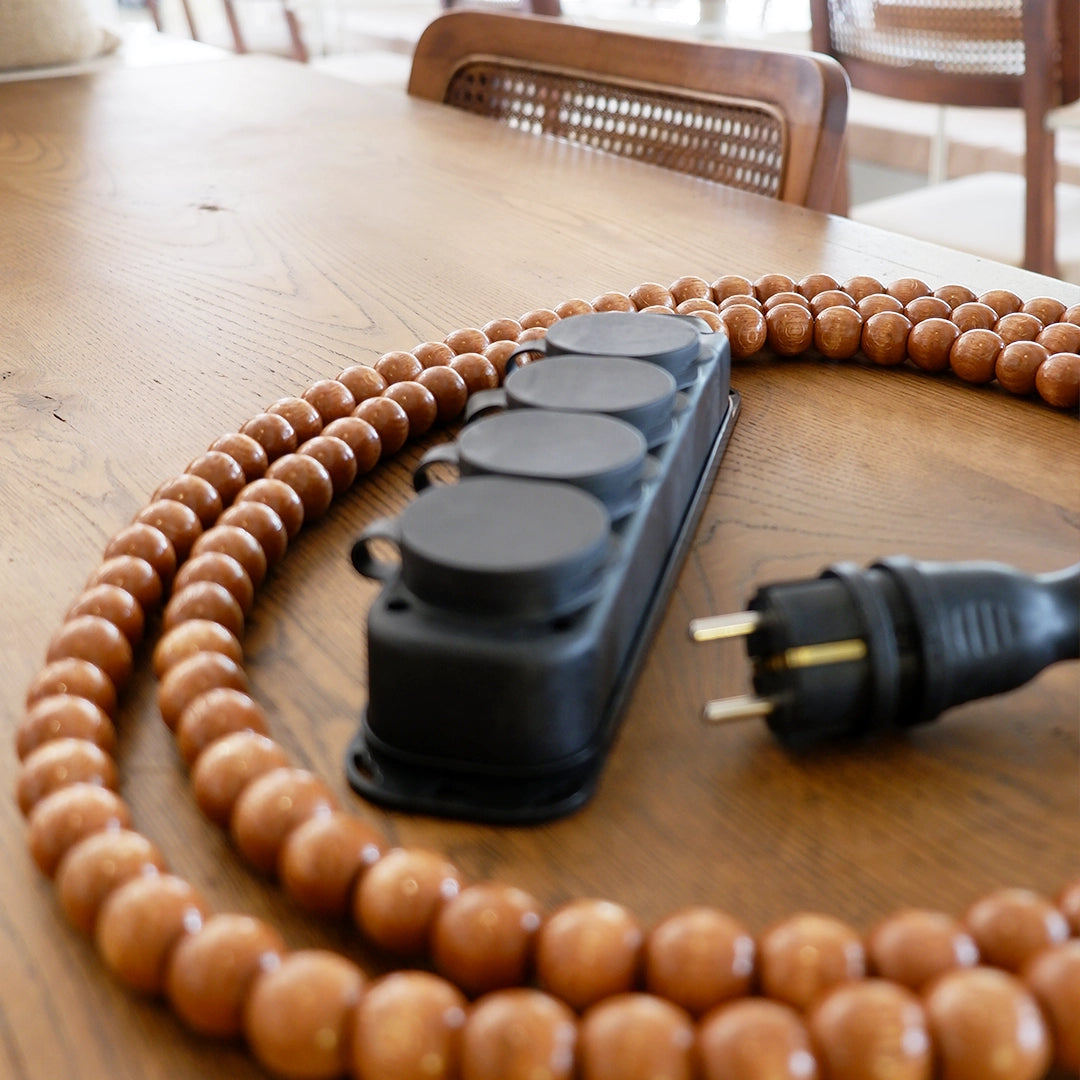 Ahşap boncuklu bohem Tasarım Uzatma Kablosu (4lü Priz), Koyu Cila ahşap boncuk – yaşam alanında kullanım | roas home